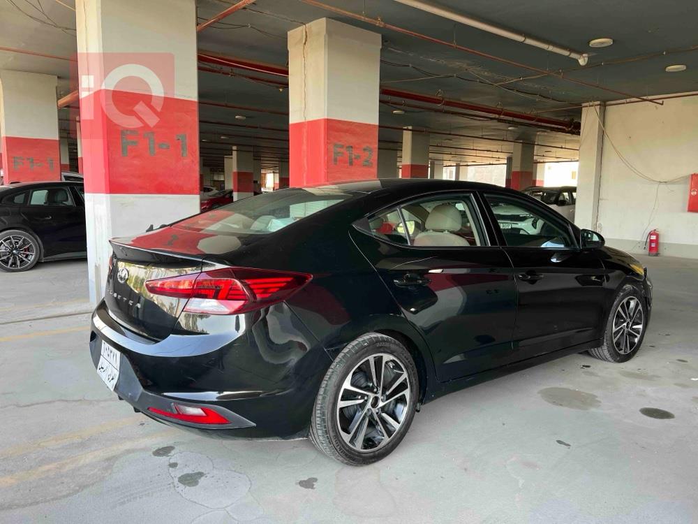هیوندای ئەلەنترا